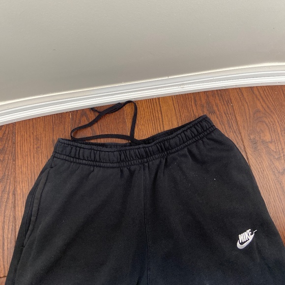 Black nike joggers - Picture 1 of 3